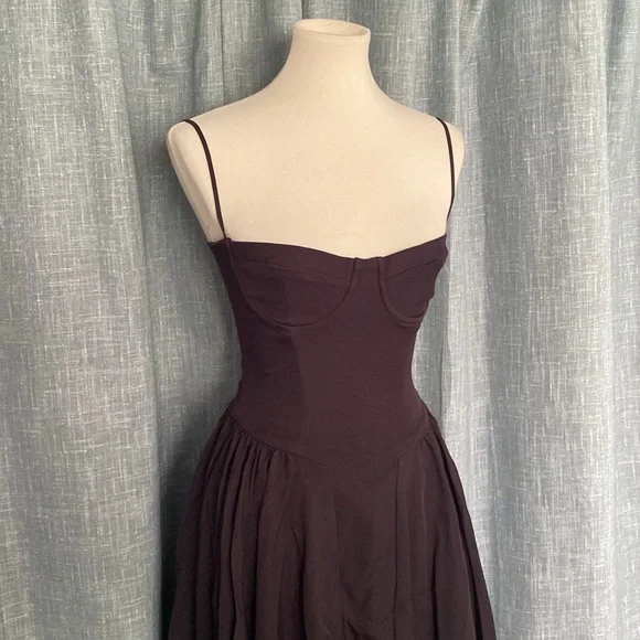 Elegant Black Spaghetti Strap Dress - Picture 3 of 7